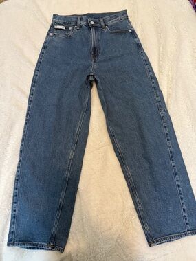 Calvin Klein Women’s Barrel Jeans